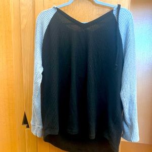 Black and Grey No Boundaries Sweater!